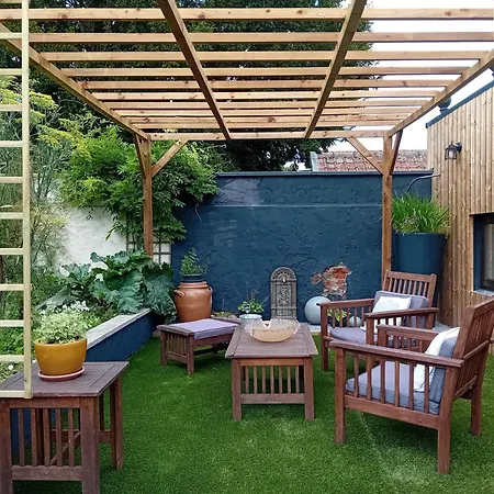 Au Champ Du Coq Bed & Breakfast 3*